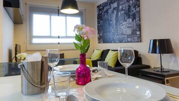 Insonorización, tabla de planchar con plancha y cunas gratuitas