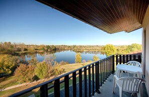 Classic Double or Twin Room, 2 Single Beds | Lake view