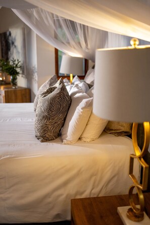 2 間臥室、高級寢具、迷你吧、客房內保險箱