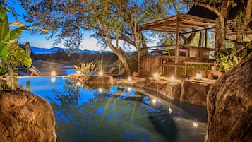 Outdoor pool, pool umbrellas, sun loungers