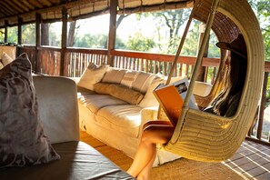 ラウンジ