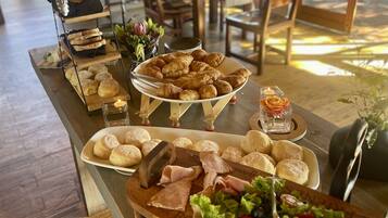 Desayuno completo incluido todos los días