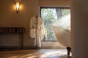 Presidential Double Room | Bathroom | Separate tub and shower, deep soaking tub, free toiletries, hair dryer