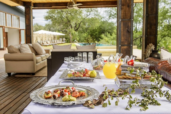 Breakfast, lunch, dinner served; African cuisine