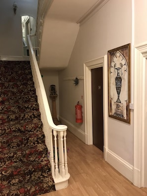 Suite, Shared Bathroom (Sleeps 4) | Lobby