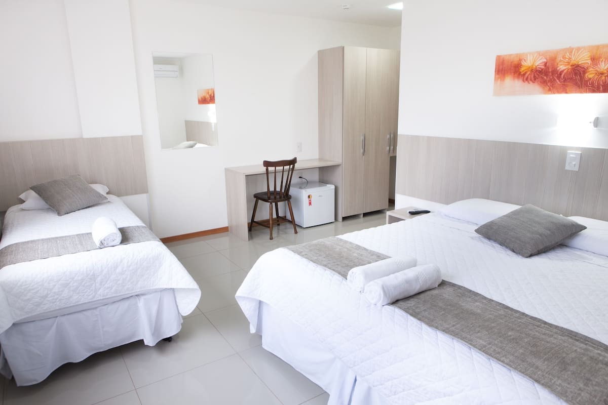 Caja de seguridad en la habitación, wifi gratis y ropa de cama