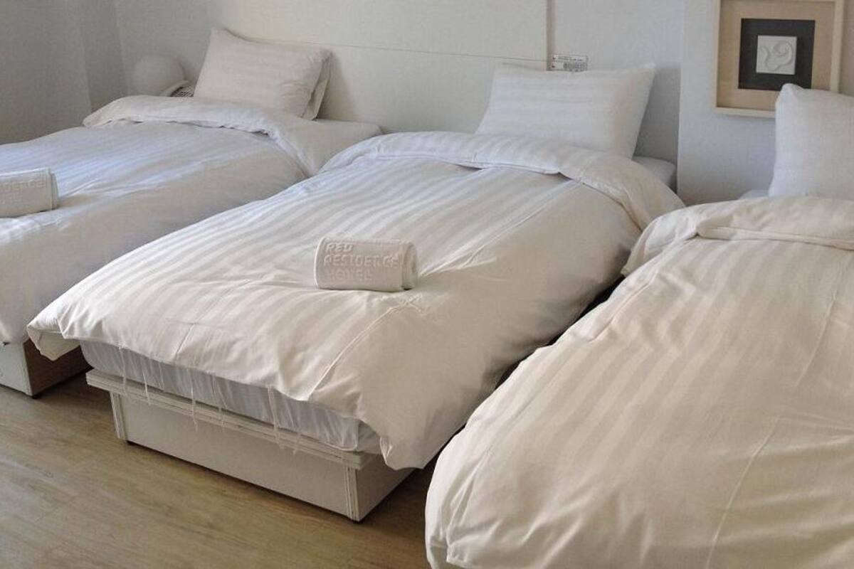 Comfort Triple Room | Down duvets, desk, blackout curtains, free WiFi