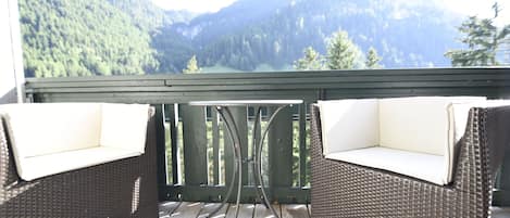 Panoramic-Doppelzimmer, Terrasse, Bergblick | Ausblick vom Zimmer
