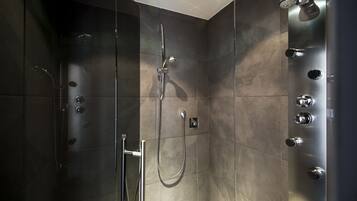 Sauna, steam room