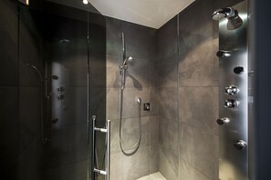 Sauna, steam room