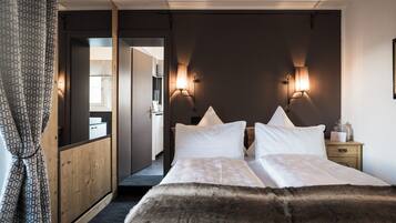 Standard Double or Twin Room | Down comforters, in-room safe, individually decorated