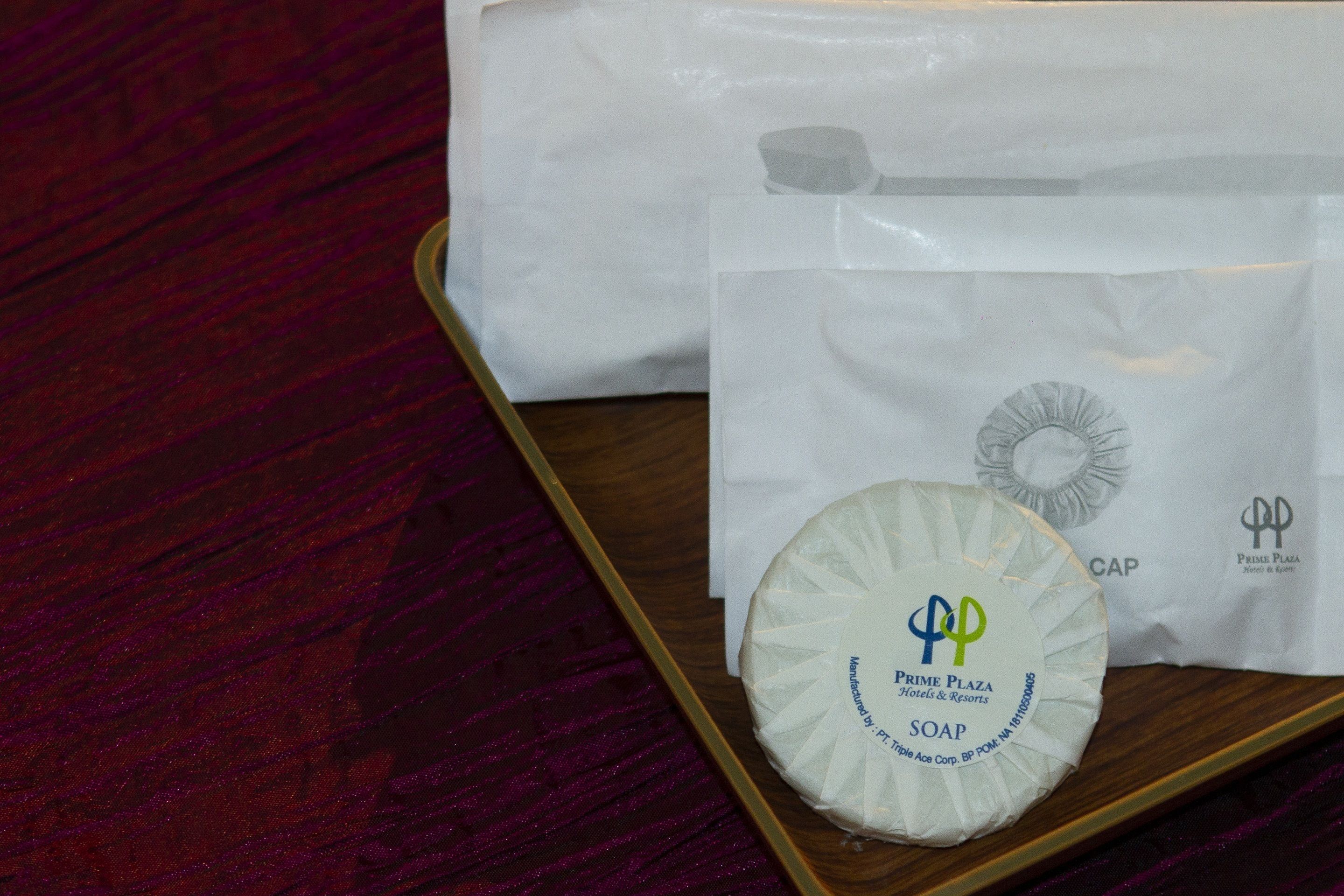 1 bedroom, egyptian cotton sheets, premium bedding, memory-foam beds