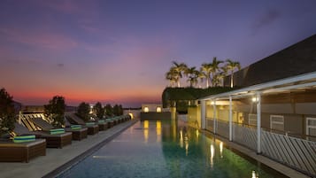 Outdoor pool, pool loungers