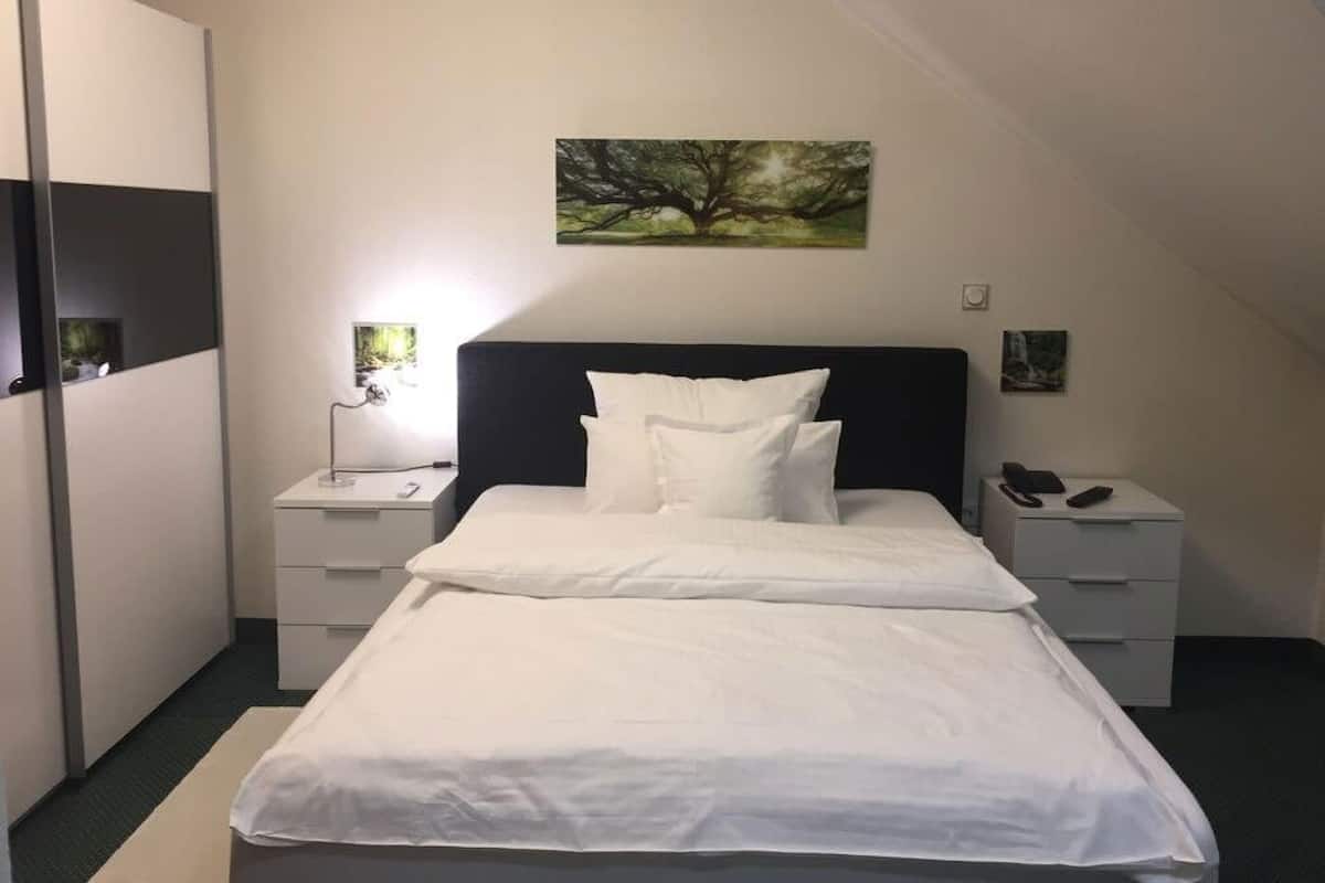 Eenpersoonskamer | Luxe beddengoed, een kluis op de kamer, geluiddichte muren, extra bedden