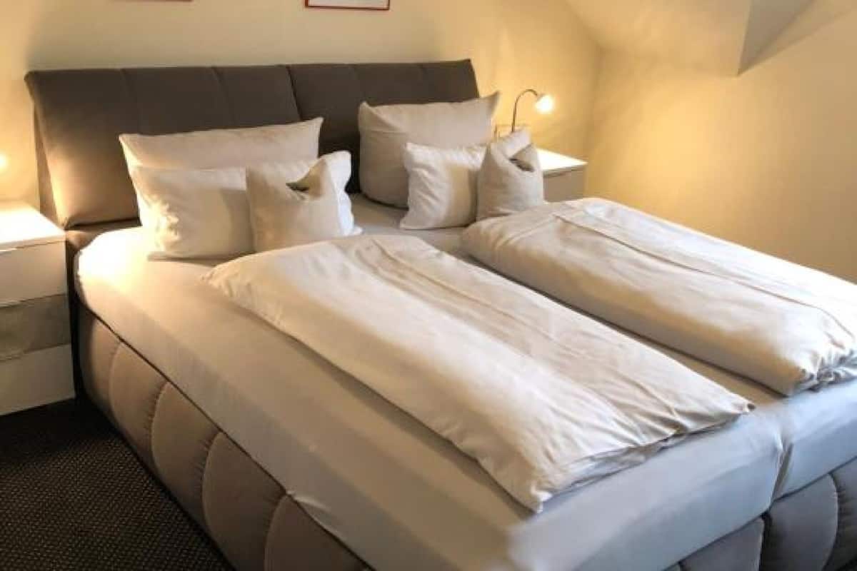 standard double room | 1 bedroom, premium bedding, in-room safe, soundproofing