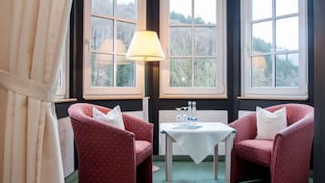 Deluxe Double Room | Living room | 120-cm Smart TV with satellite channels, TV, Netflix