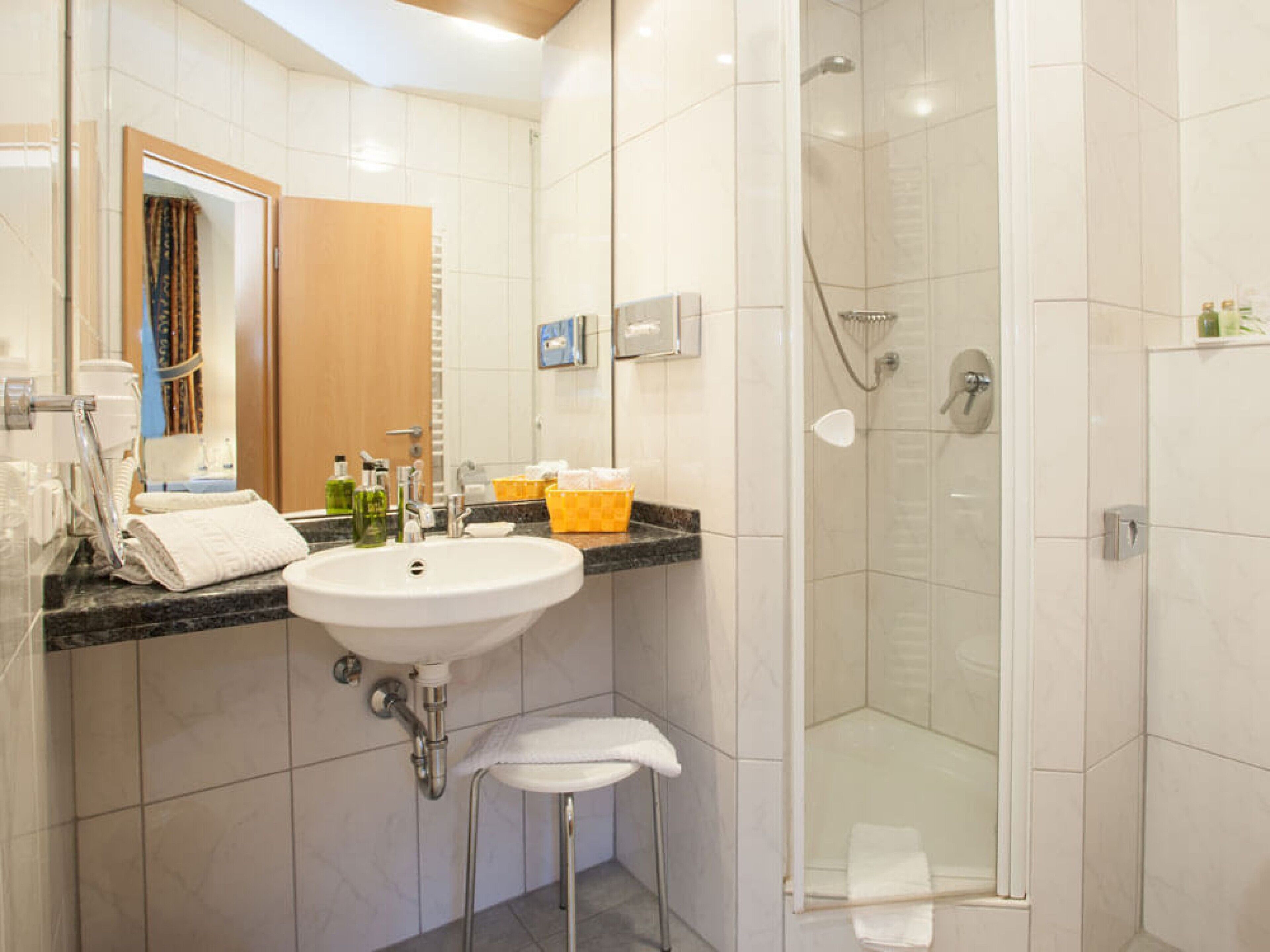 single room | bathroom | shower, free toiletries, towels