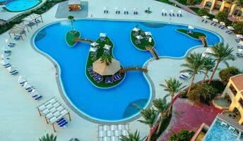 7 outdoor pools, open 7:00 AM to 5:00 PM, pool umbrellas, sun loungers