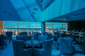 3 bars/lounges, poolside bar