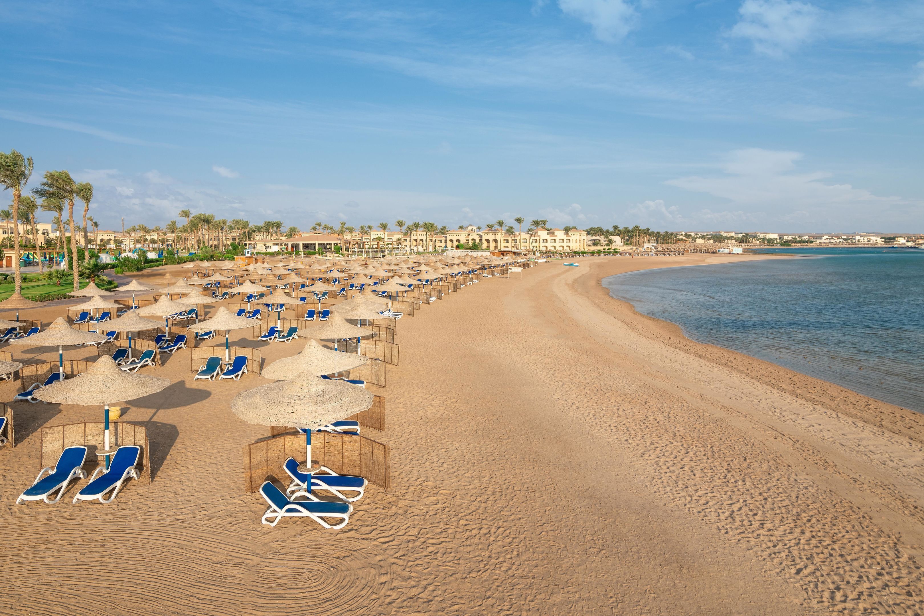Playa privada, camas de playa gratis, sillas reclinables de playa