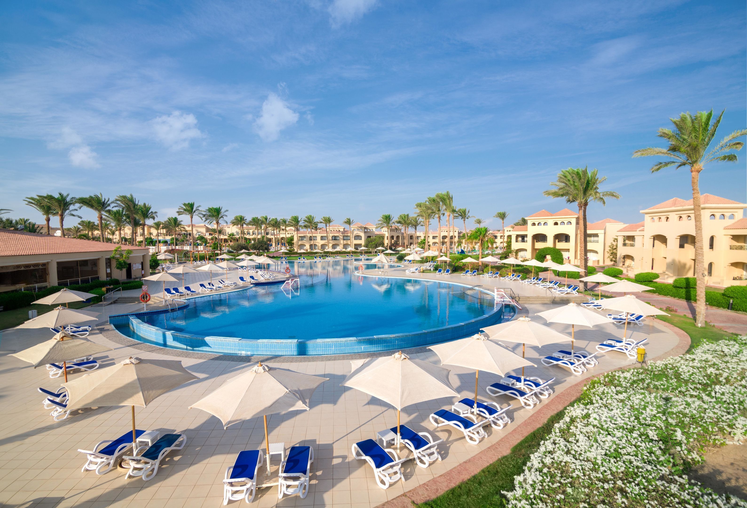 7 outdoor pools, open 7:00 AM to 5:00 PM, pool umbrellas, sun loungers