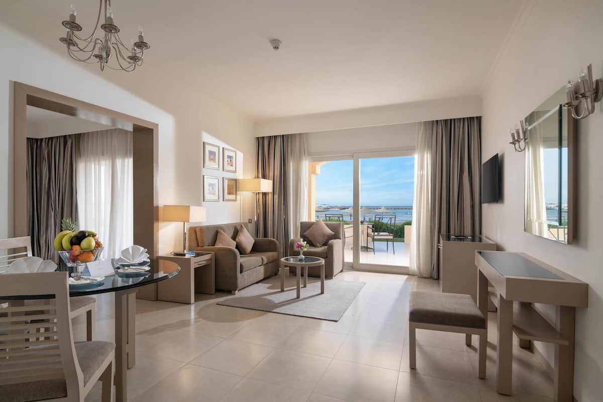 Executive Room | Egyptian cotton sheets, hypo-allergenic bedding, down comforters