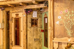 Un sauna, una bañera de hidromasaje, baño turco