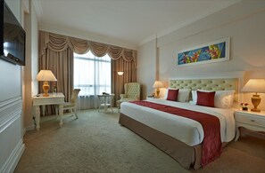 尊贵客房 | 客房内保险箱、办公桌、隔音、熨斗/熨衣板