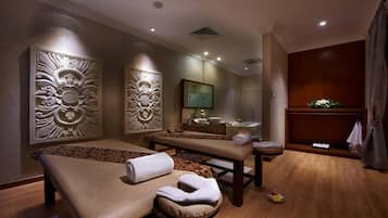 Couples treatment rooms, hot tub, aromatherapy, deep-tissue massages