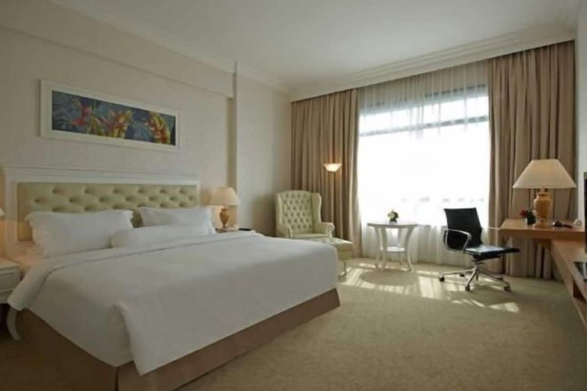 In-room safe, desk, soundproofing, iron/ironing board