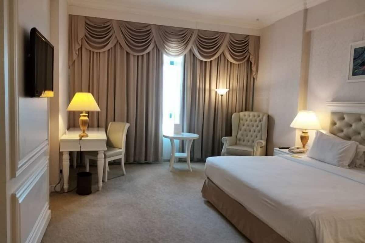 In-room safe, desk, soundproofing, iron/ironing board