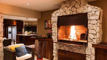 Coffee/tea maker, electric kettle