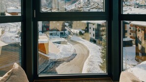 Suite, balkong, fjellutsikt | Utsikt fra rommet