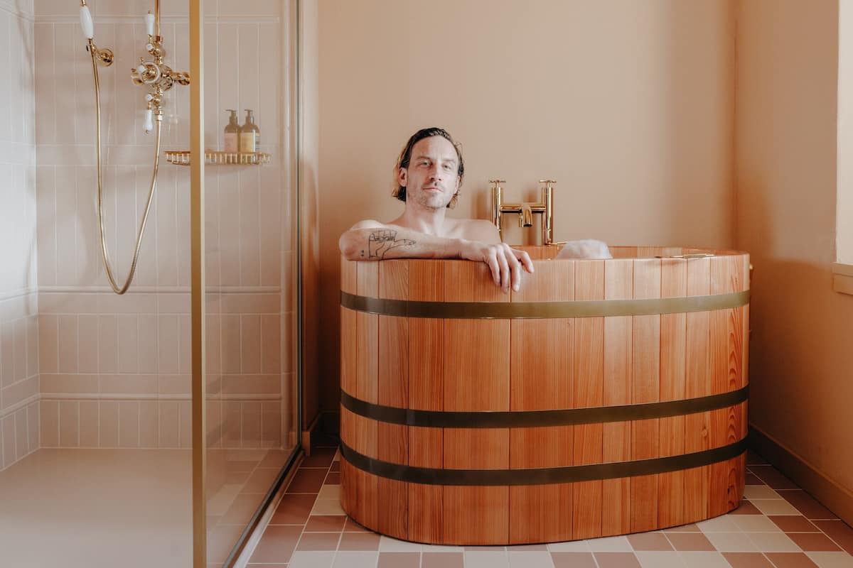 sauna, hot tub, steam room, turkish bath/hammam, hot stone massages