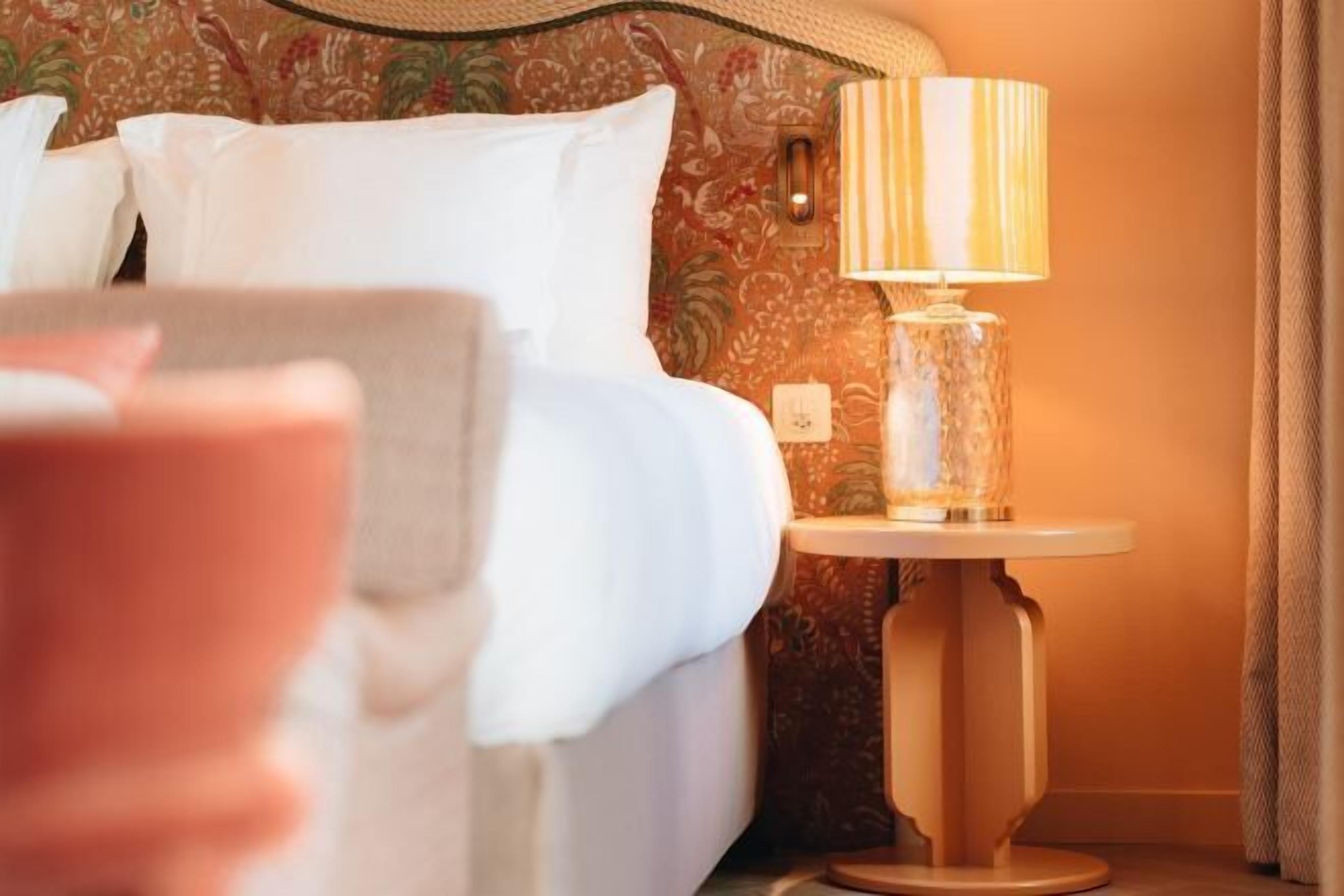 Ropa de cama hipoalergénica, cubrecamas y minibar 