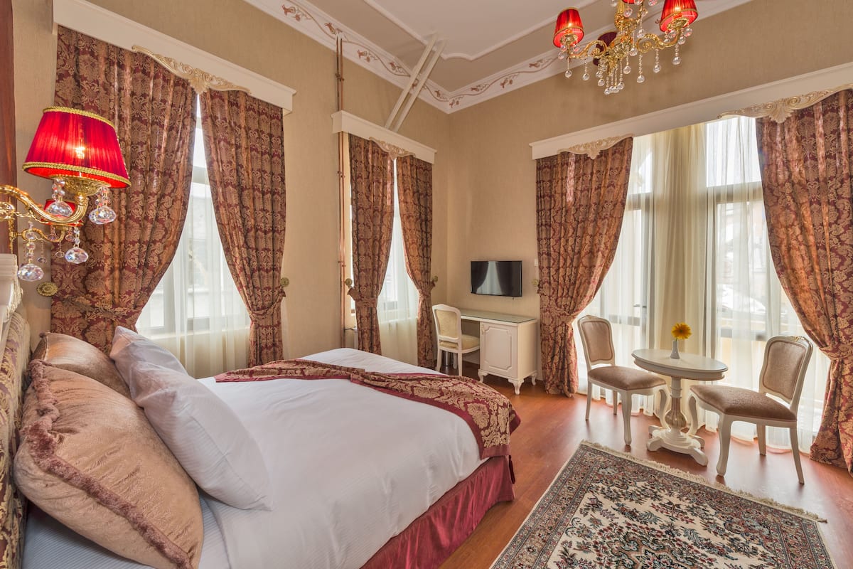 Egyptian cotton sheets, premium bedding, pillowtop beds, minibar