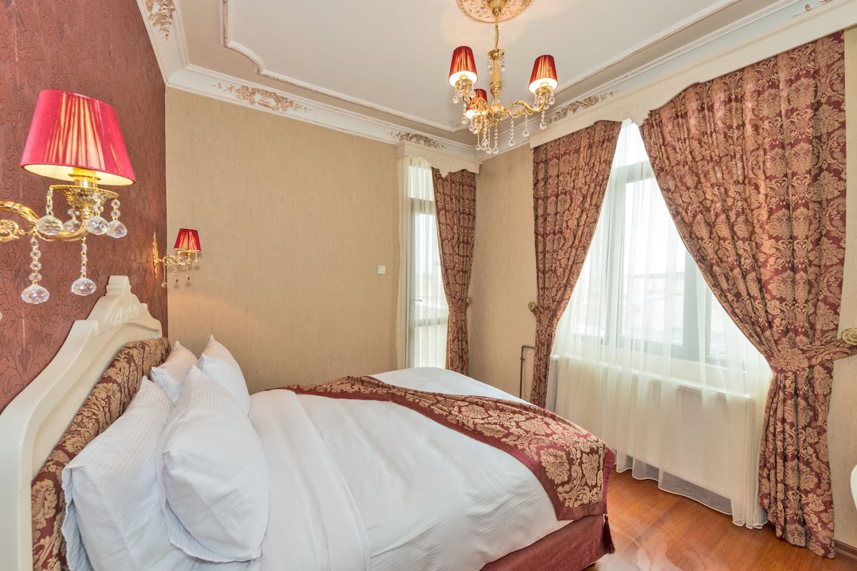Egyptian cotton sheets, premium bedding, pillowtop beds, minibar