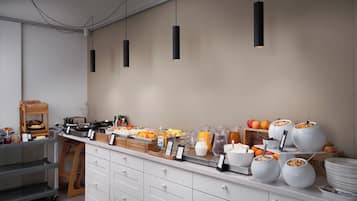 Petit déjeuner buffet servi tous les jours en supplément