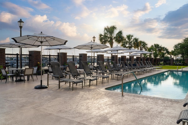 Outdoor pool, pool umbrellas, sun loungers