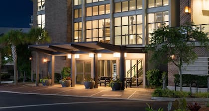 Hilton Garden Inn Charleston Waterfront/Downtown