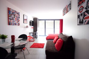 高級開放式客房 | 客廳 | 平面電視