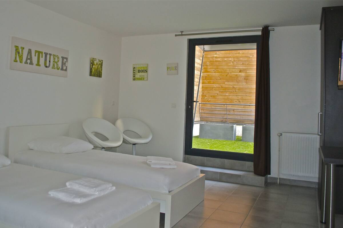 Studio 2 Single Beds (2 Adults) | Desk, blackout drapes, soundproofing, iron/ironing board (on request)