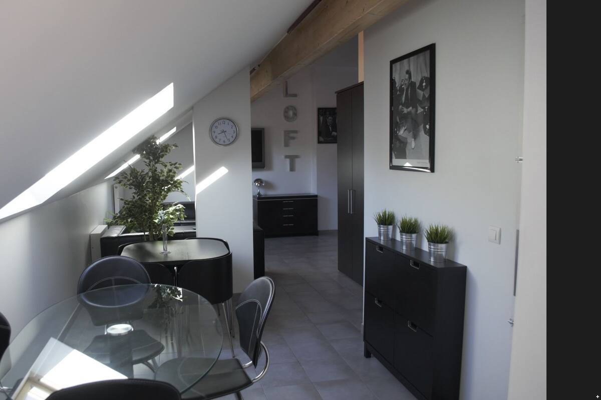 Loft (4 Adults) | Desk, blackout drapes, soundproofing, iron/ironing board (on request)