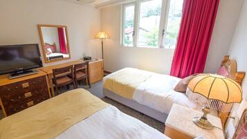 Twin Room, 2 Twin Beds | Desk, blackout drapes, free WiFi
