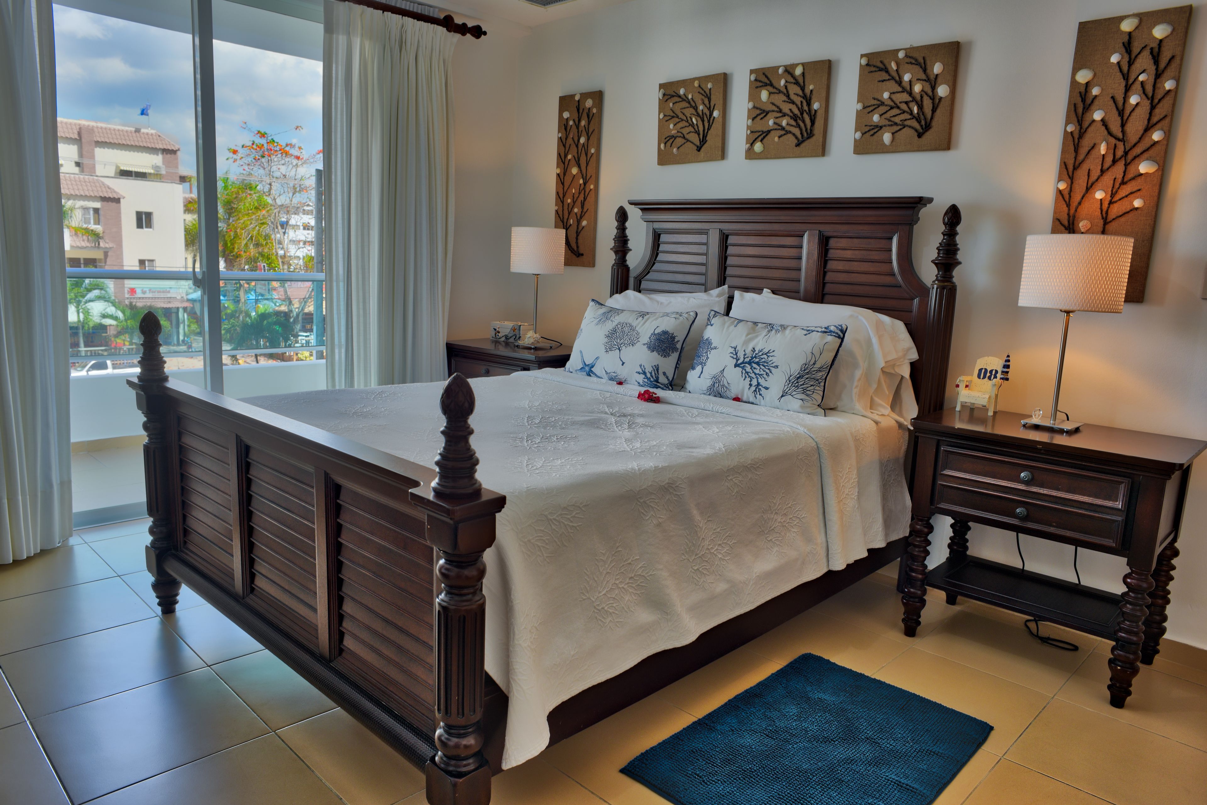 Beachfront 3 Bedroom Condo for 8 guests | 3 phòng ngủ, bàn ủi/dụng cụ ủi quần áo 