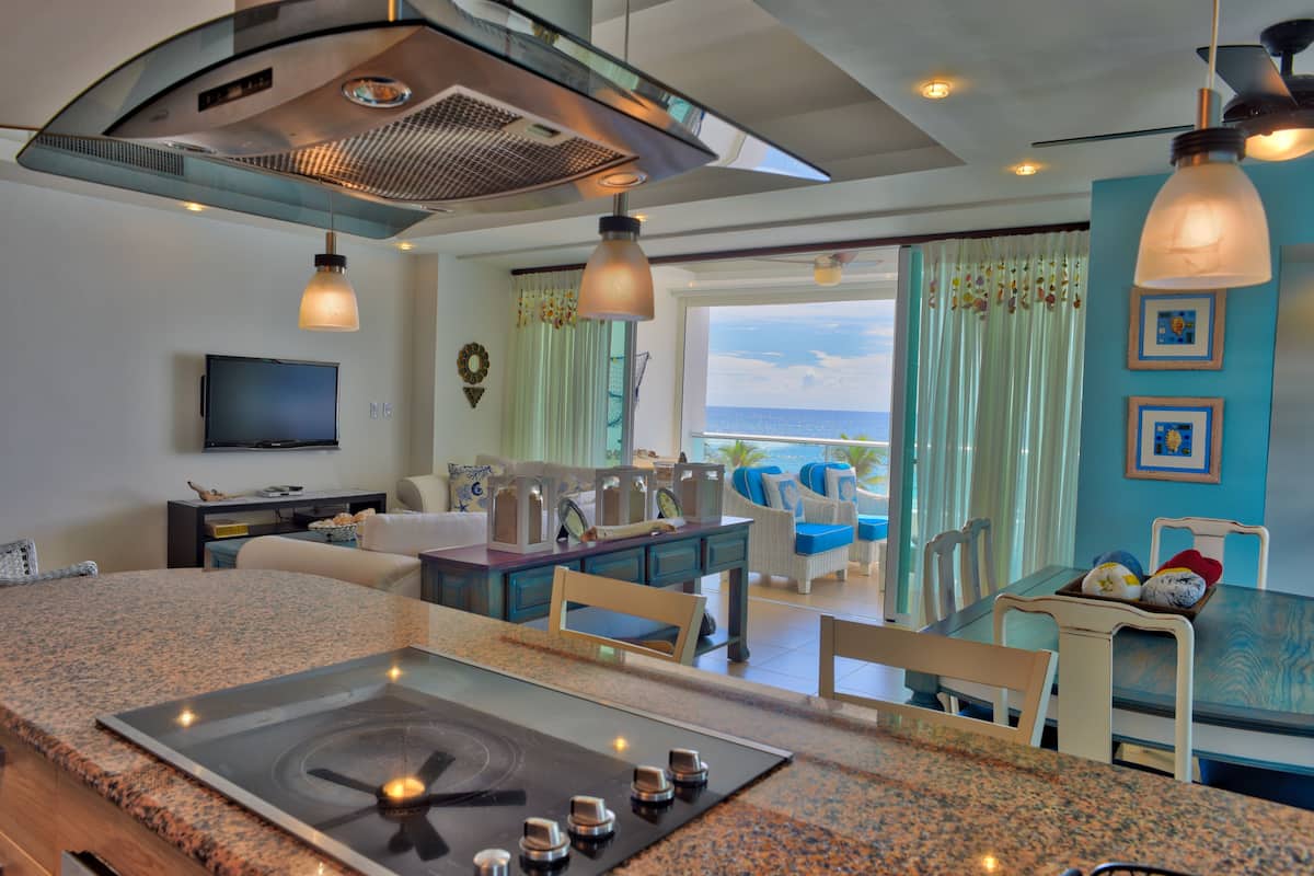 Beachfront 3 Bedroom Condo for 8 guests | Restauration dans la chambre