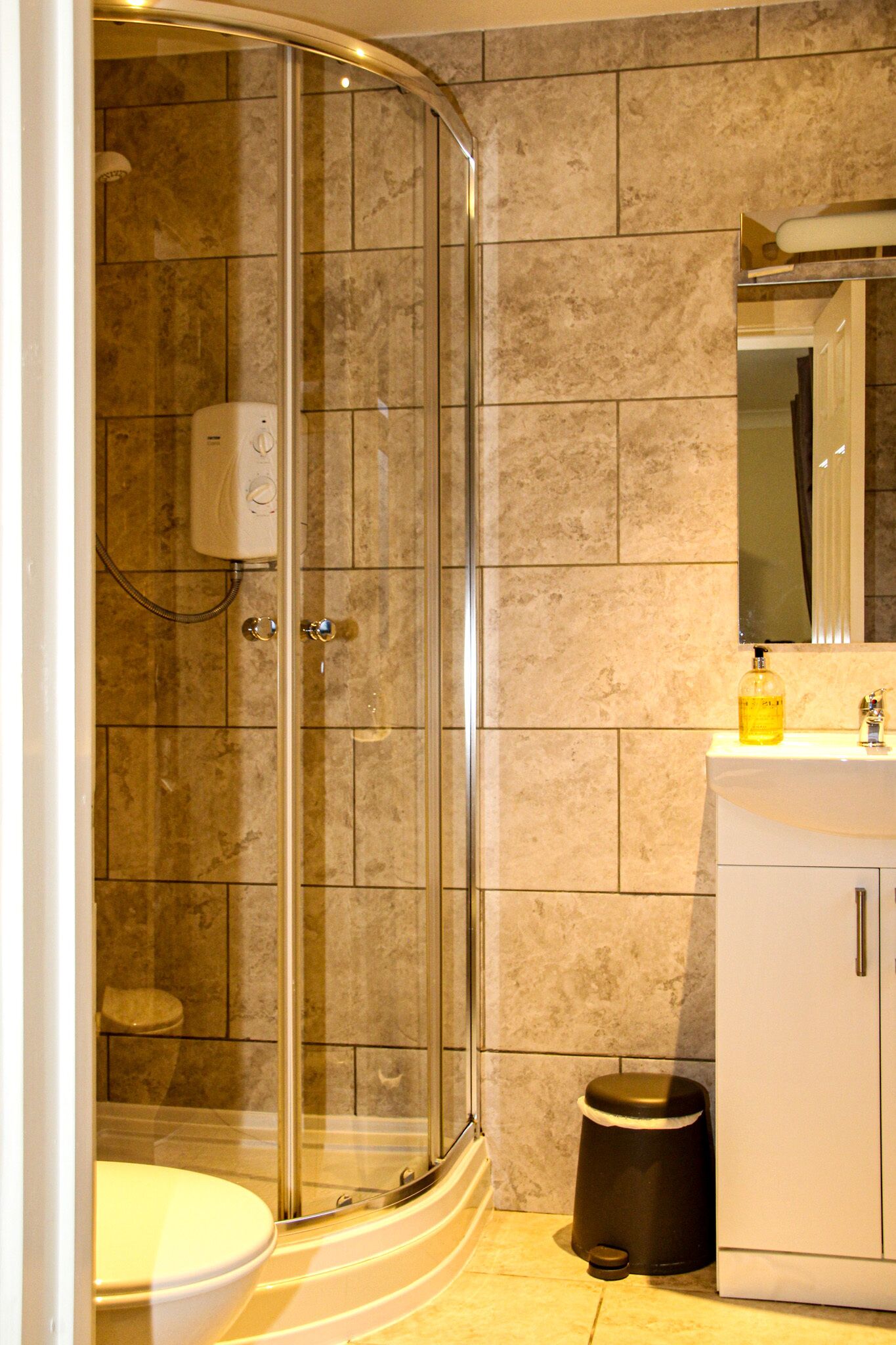 Kahden hengen huone (kaksi sänkyä), kylpyhuone makuuhuoneen yhteydessä | Kylpyhuone