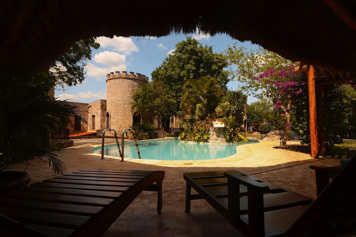 Hacienda Kaan Ac pool area