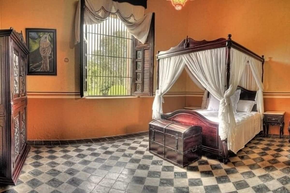 1 kamar tidur, seprai premium, dan setrika/meja setrika
