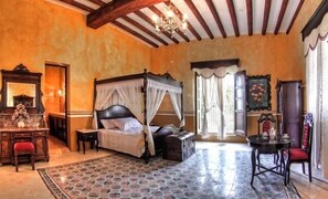 Premium bedding, iron/ironing board, wheelchair access